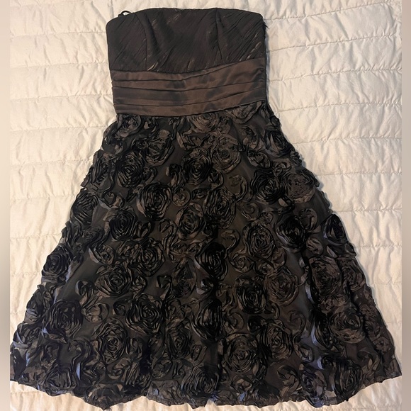 WHBM Black Strapless Rosette Ribbons Cocktail Dress Size 0 - Picture 2 of 5
